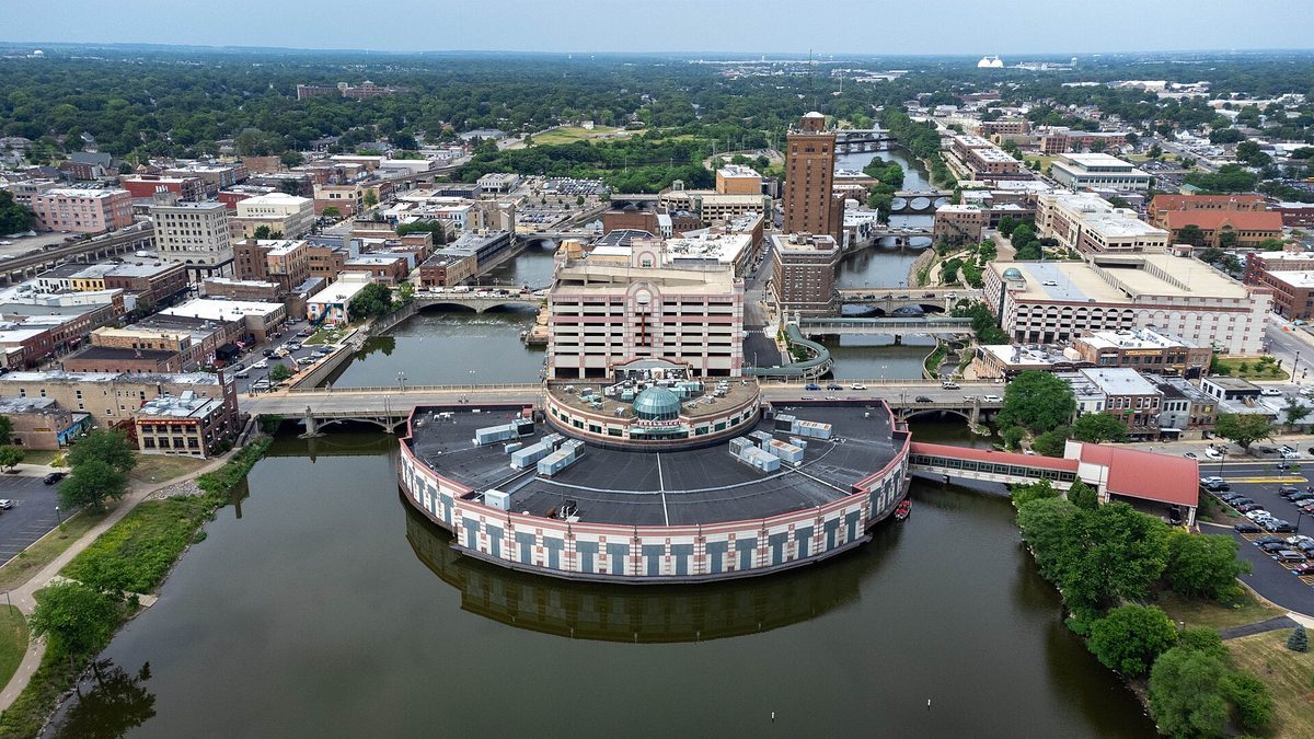 Skyline and aerial view of Aurora, IL - LD Movers moving service area